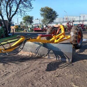BRAND NEW 2.4 METRE HYDRAULIC SCRAPER - R109 250.00