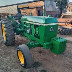JOHN DEERE 3141 TRACTOR - R86 250.00