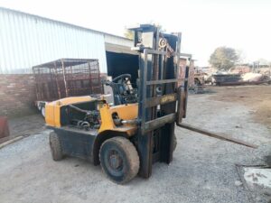 MITSUBISHI FG25 LPT FORKLIFT - R23 000.00
