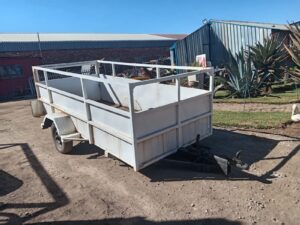SINGLE AXLE TRAILER - R13 800.00